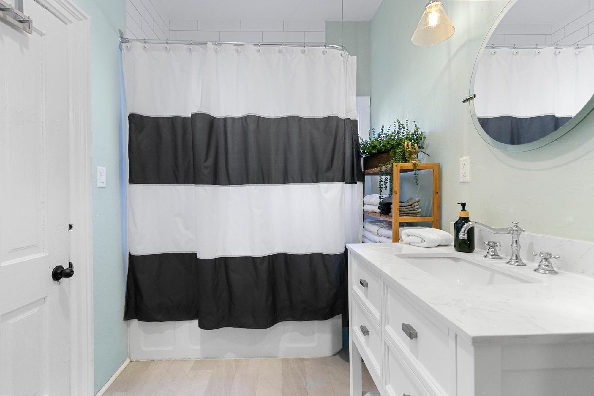 Compass Cove Downtown Home スタージョンベイ エクステリア 写真