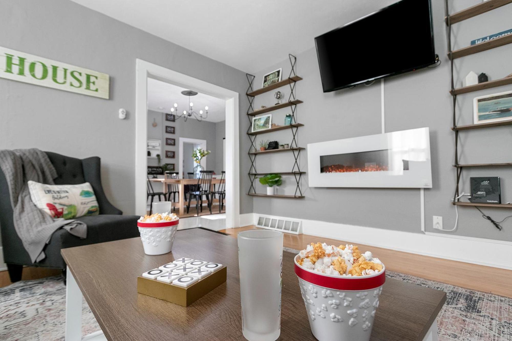 Compass Cove Downtown Home スタージョンベイ エクステリア 写真