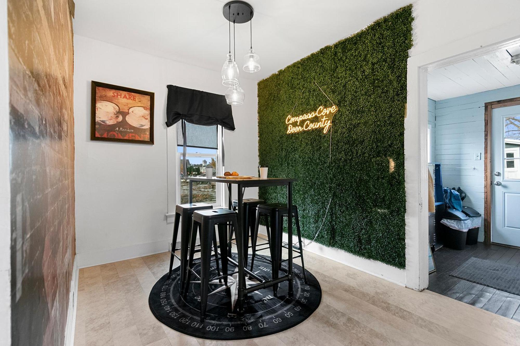 Compass Cove Downtown Home スタージョンベイ エクステリア 写真