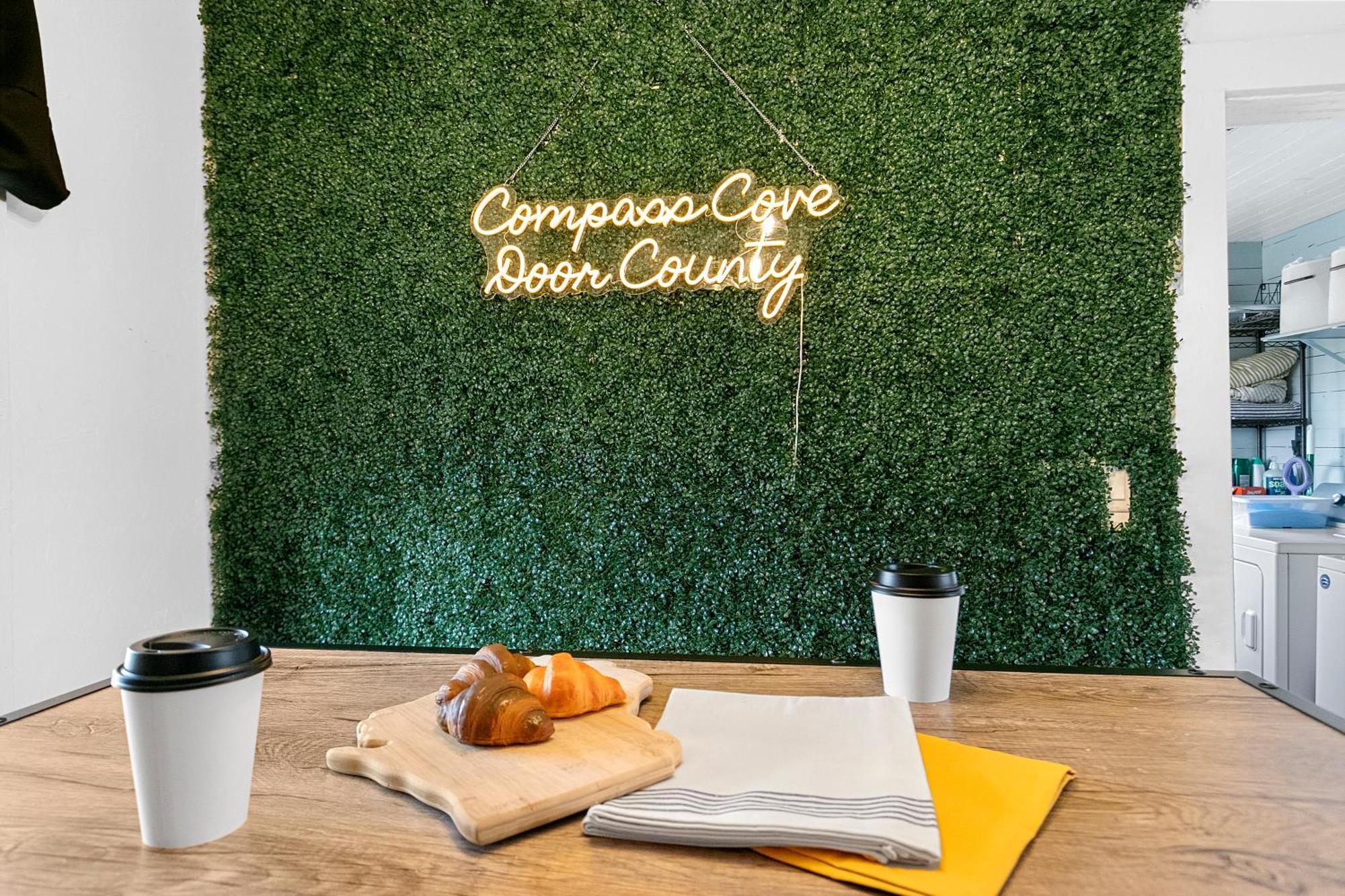 Compass Cove Downtown Home スタージョンベイ エクステリア 写真